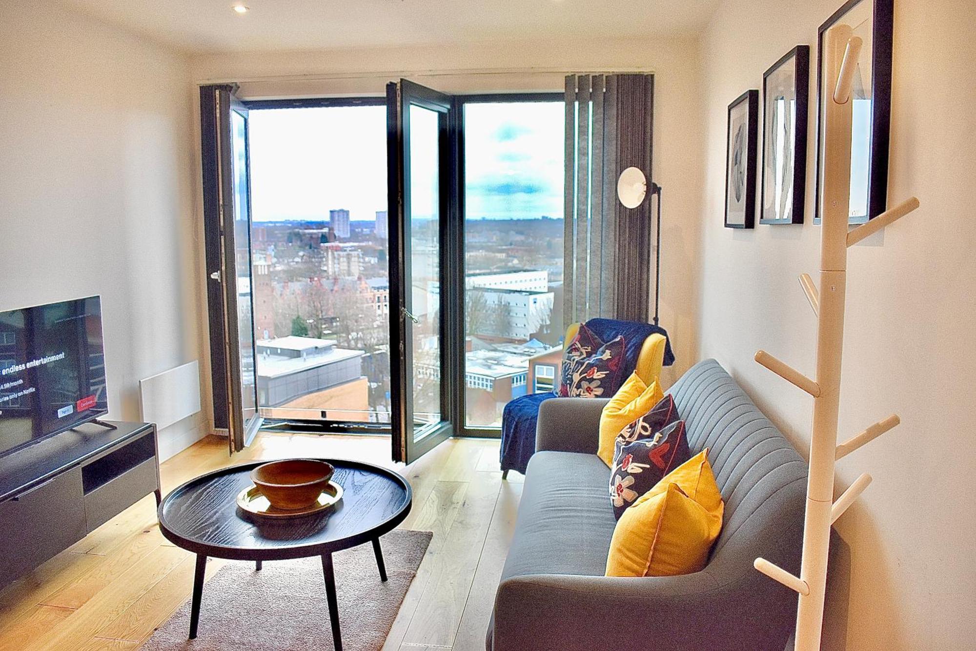 Apartment 2 Bedroom Luxury Penthouse Centre! Free Parking On Site